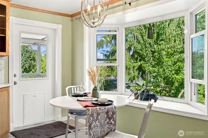 Kitchen eating area