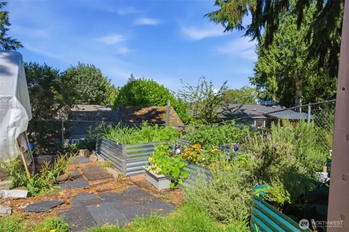 Raised planting beds