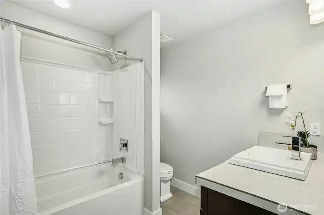 Shared upper level full bath