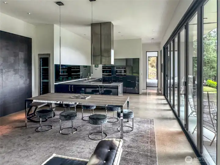 Open & spacious floor plan