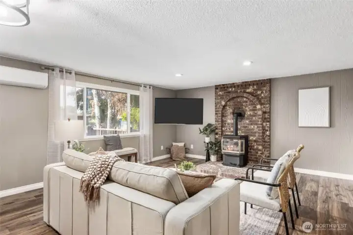 This features TWO mini splits to warm/ cool the entire home