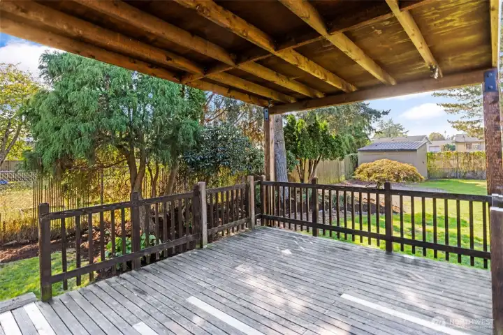 Covered deck perfect for hosting, BBQing or relaxing outside - rain or shine!