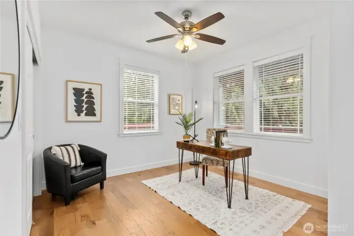 den off entry could be converted to 5th bedroom