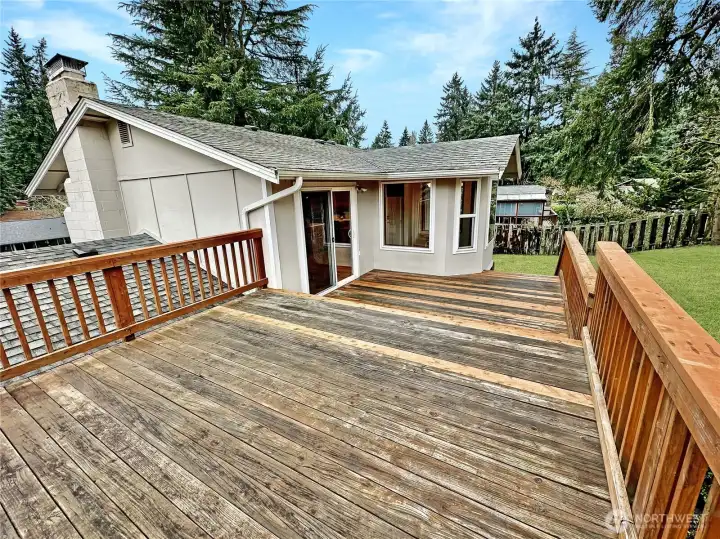 View of access from dining to deck - ready for summer BBQ's and outdoor entertaining.