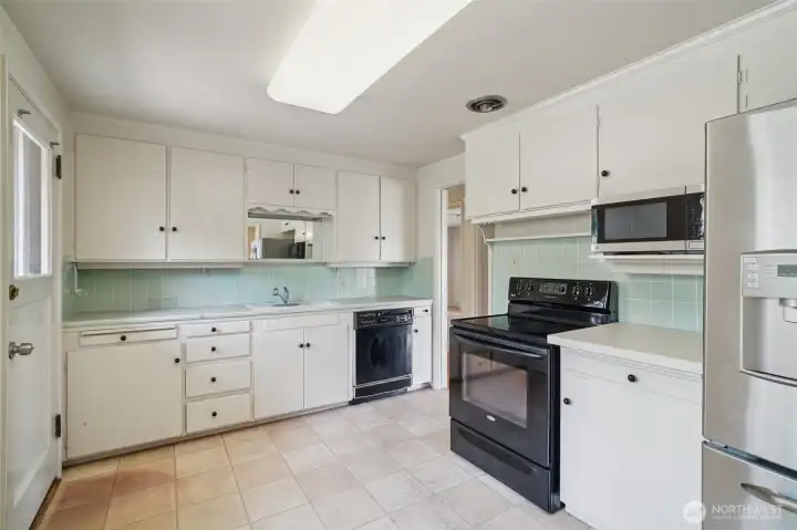 Good-sized kitchen with classic mid-century tile details.