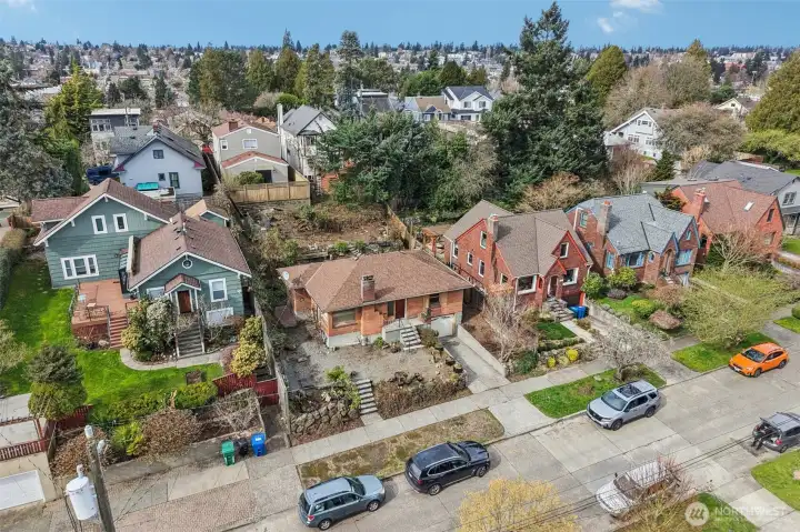 Such a fantastic setting with everything within reach, including parks, PCC, bus lines, I-5, and everything you love about Green Lake.