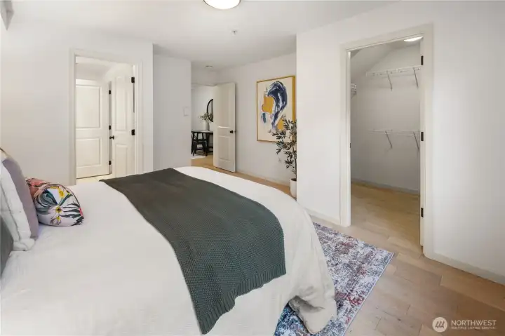 Same shot as before, but this time with closet door opened.