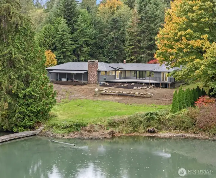 185ft of Low-Bank Waterfront