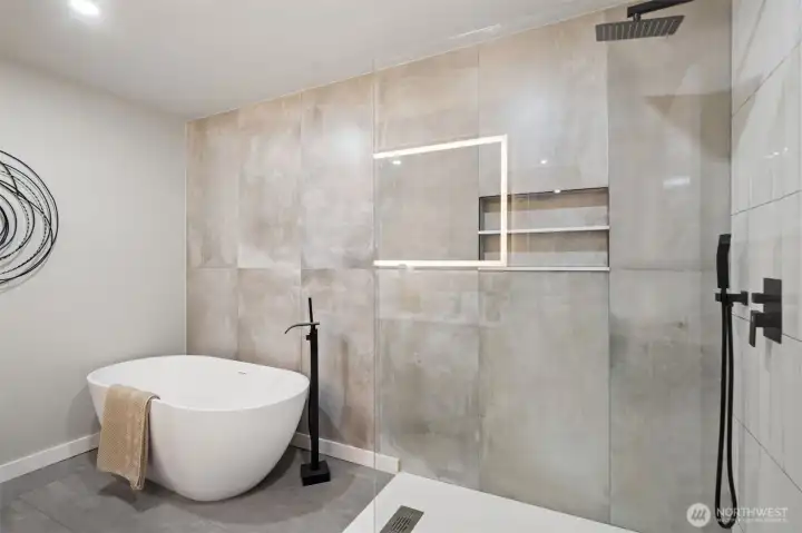 Upscale primary 5 piece bath