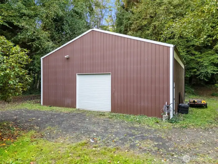 1000 sqft shop/garage with loft