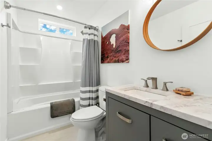 Full bath on same floor as 2 of bedrooms