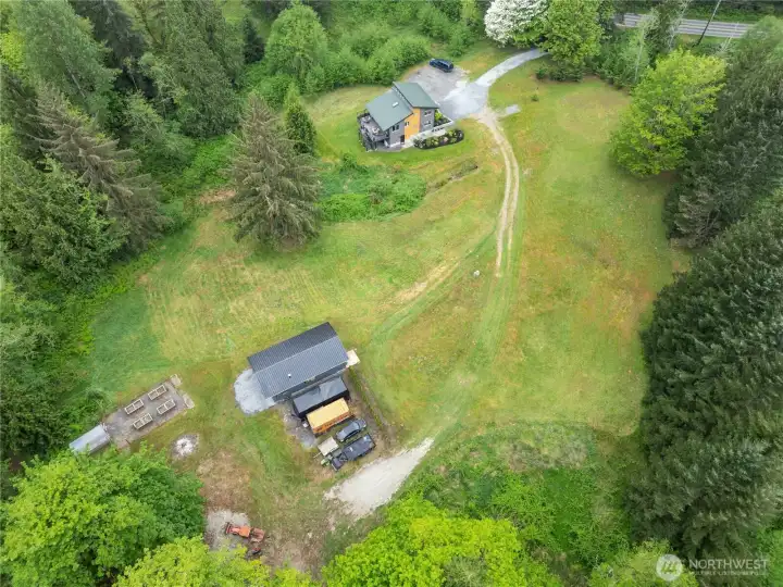 Escape the noise and come play in the peace of the Snohomish home!