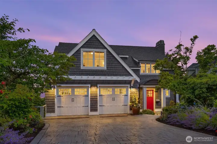 Charming Nantucket style home in the heart of Laurelhurst.