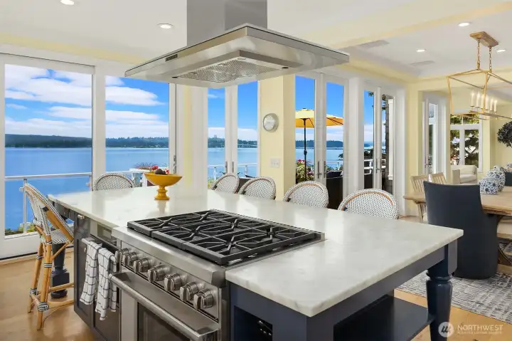 Everyone wants to gather around that island - offers seating for 6!