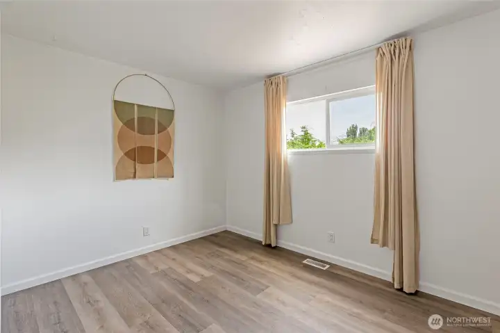 Secondary bedroom.