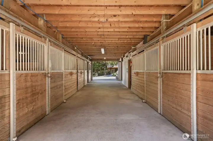 Custom 6 stall barn w/concrete aisle way Custom 6 stall barn w/concrete aisle way