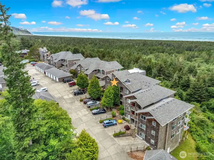 Ocean-view condo in Pacific Crest Condos, located in Seaview on the beautiful Long Beach Peninsula.