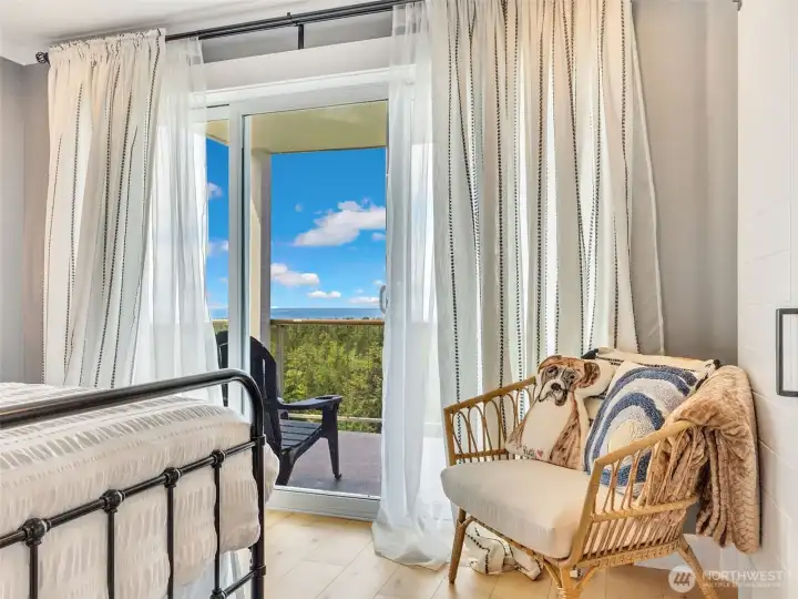 Wake up to beautiful peninsula scenery and fresh coastal air from the primary suite.