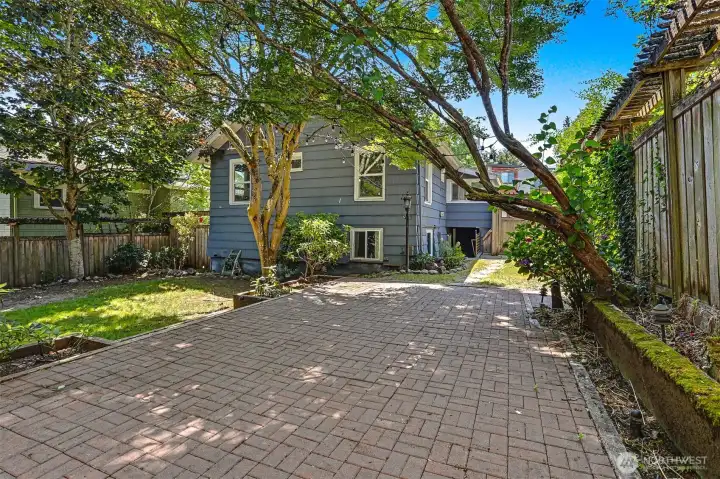 Room for entertaining and gardening to your hearts content.
