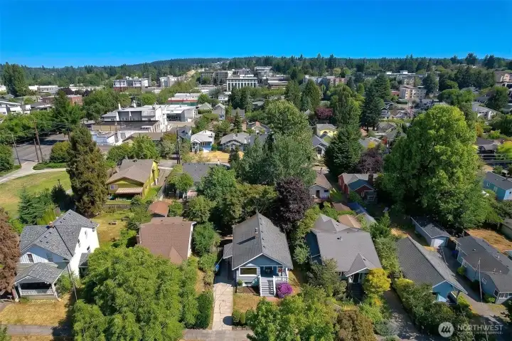 Peaceful Neighborhood yet close to all that Phinney Ridge, Green Lake and Ballard have to offer.