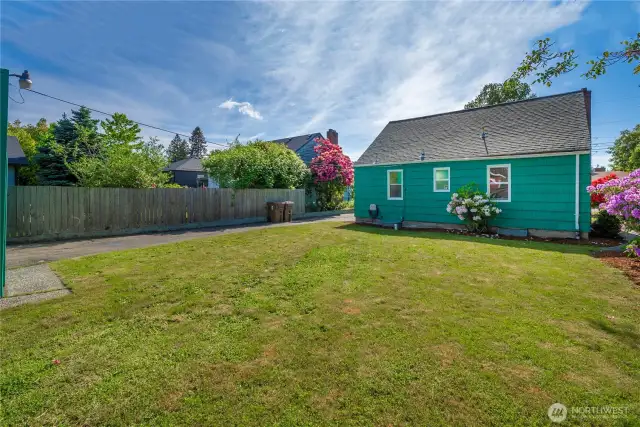 Large fenced back yard.
