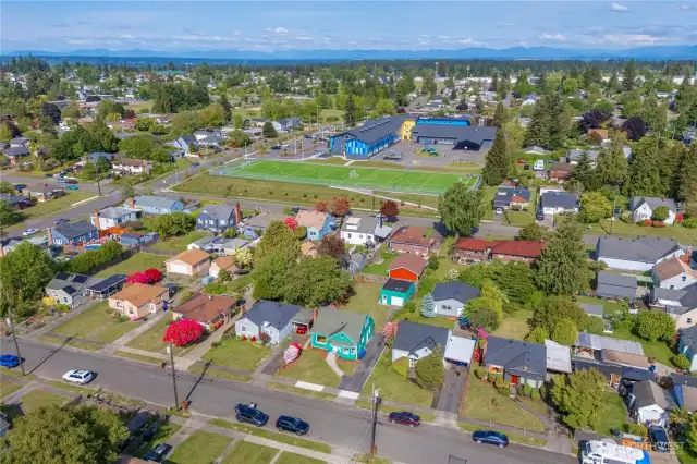 Close to schools, shopping and freeway.  Perfect location to everyting.