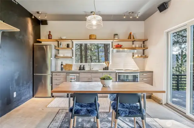 Kitchen & Dining Area