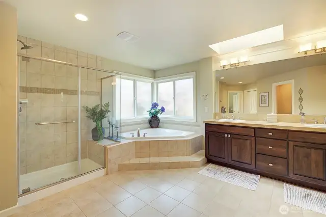 Primary bath with dual vanity and soaking tub