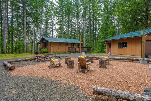 Firepit, 2 Car Garage