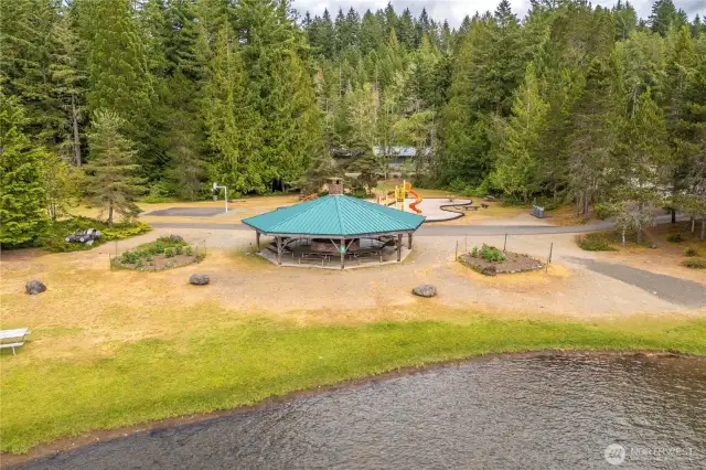 Kokanee Lake Community Park With Swimming & Fishing Area
