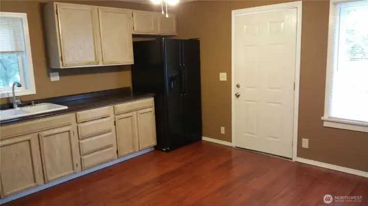 ADU : kitchen (photos taken when vacant)