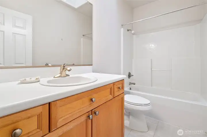 Full bath near 2nd bedroom