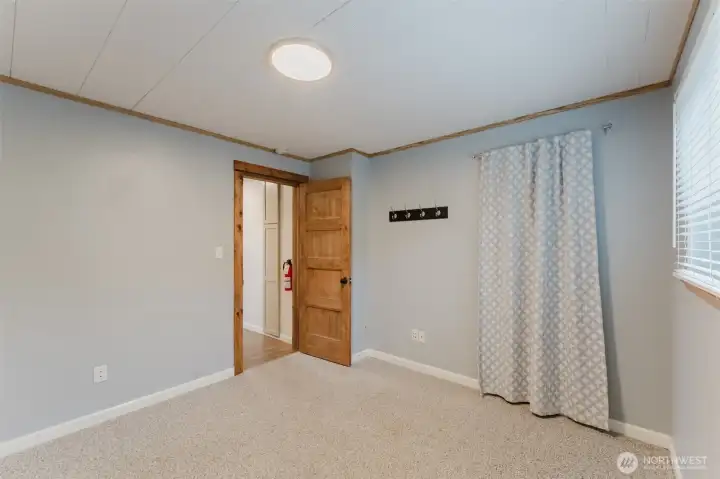 Versatile bedroom with natural light, suitable for guests, office use, or hobbies.