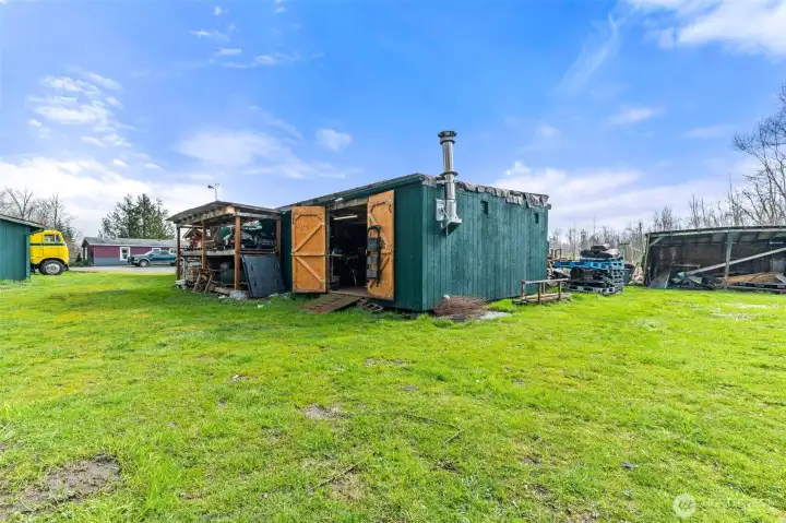 Green Shipping containers (no not convey)