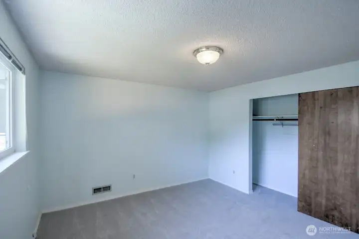 Second upstairs bedroom