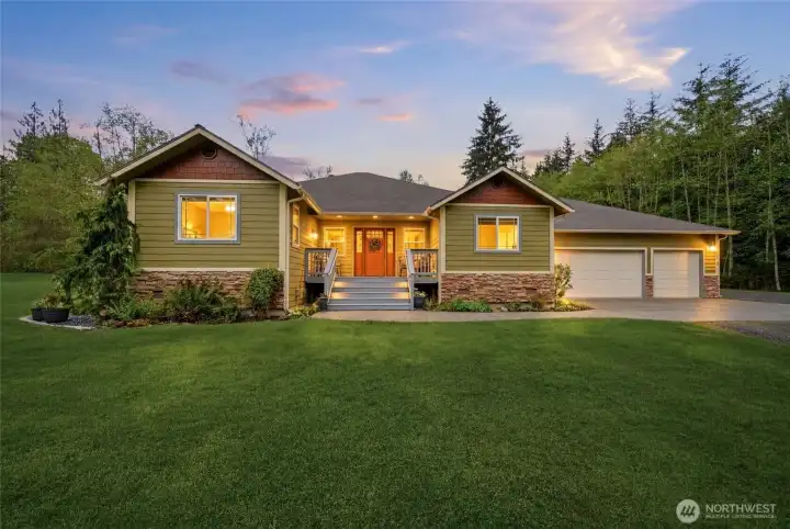 Welcome home to private retreat in Lake Stevens.