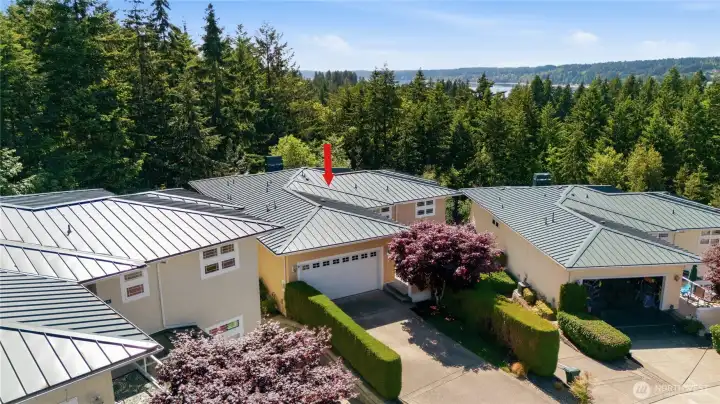 You will love the location of this home - minutes from restaurants, shops, hospitals & the Downtown Waterfront
