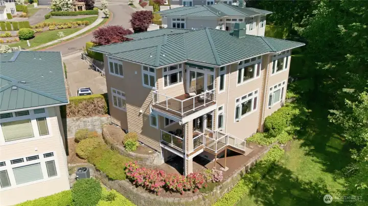 Top floor deck with great views of trees, nature, peekaboo water and mountain view