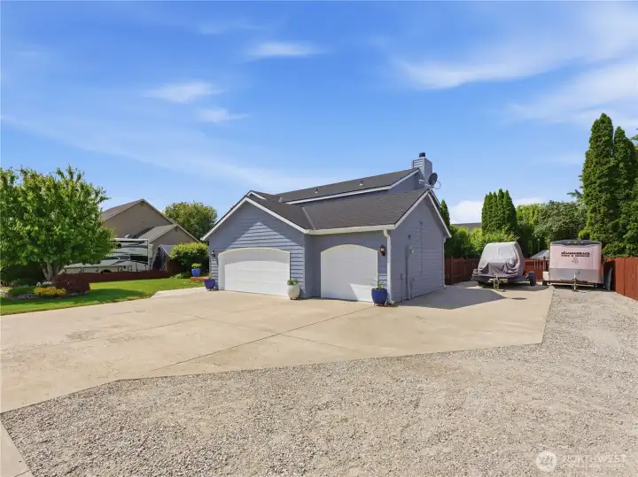The 3 car garage with RV parking and 220 amp hookup is easy to get all your toys in and out with room for your daily drivers The 3 car garage with RV parking and 220 amp hookup is easy to get all your toys in and out with room for your daily drivers