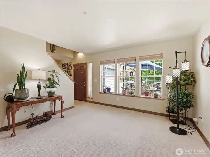 Seperate living area with great lighting Seperate living area with great lighting