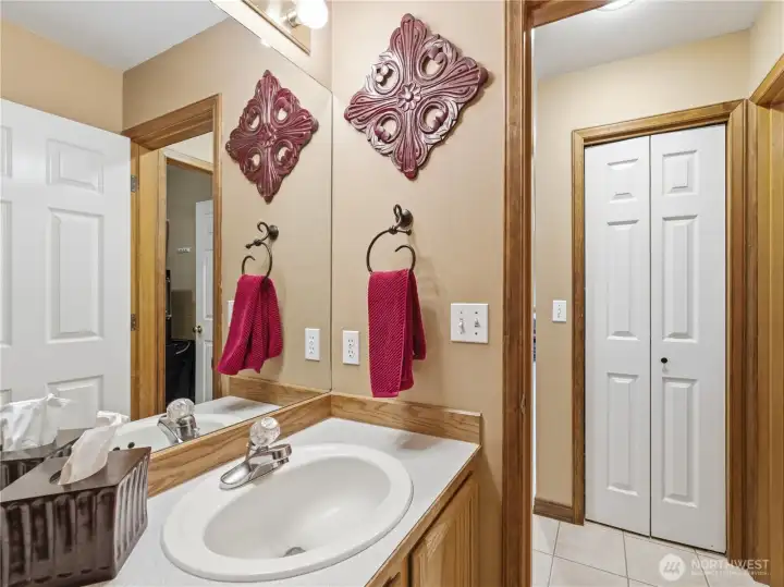 Half bath downstairs conveniently located downstairs for guests Half bath downstairs conveniently located downstairs for guests
