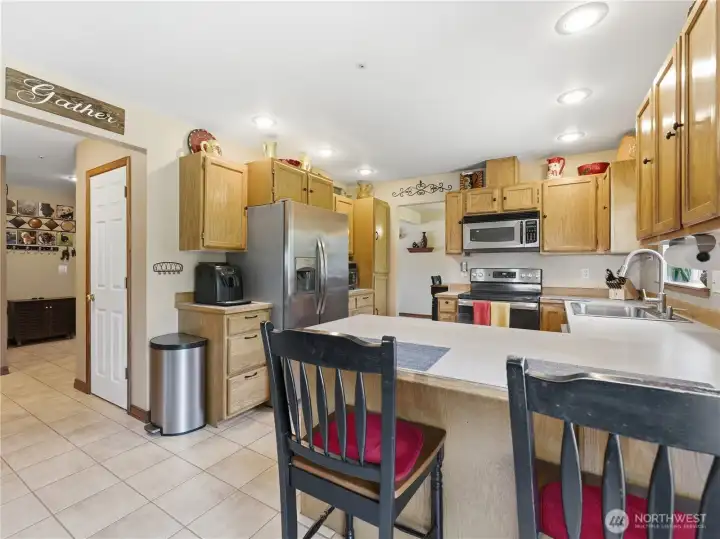 countertop eating space for quick snacks or being a part of the kitchen but out of the way countertop eating space for quick snacks or being a part of the kitchen but out of the way