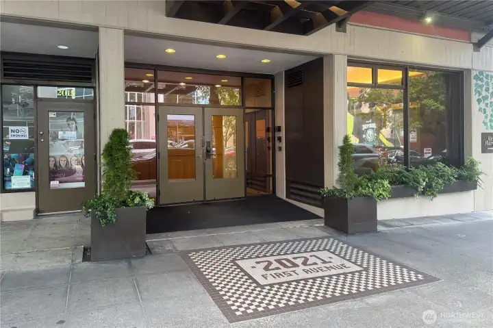 The Main entry to the building on 1st Avenue! The Main entry to the building on 1st Avenue!