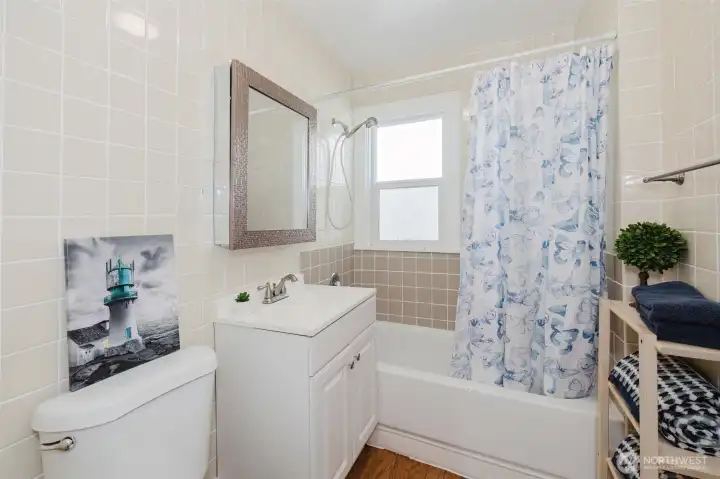 Full Bathroom
