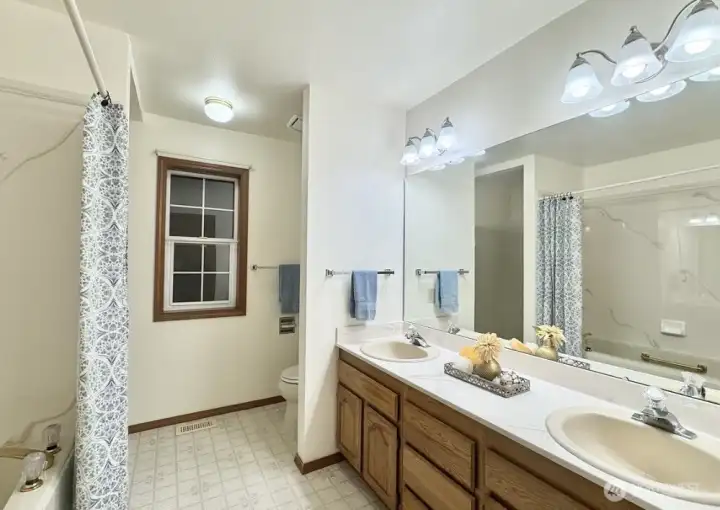 Master Bathroom Master Bathroom