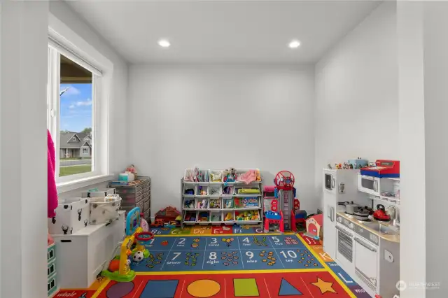Den/Office flex space- currently used as an adorable play room.