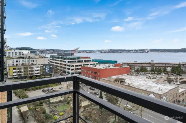 Sweeping views from Mt. Rainier on a clear day, sound & the Olympic Mtns from the fabulous rooftop deck!