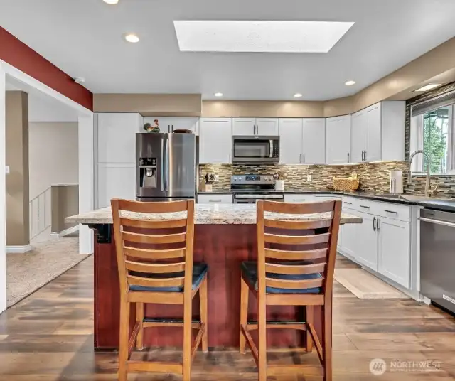 Kitchen w/ Island