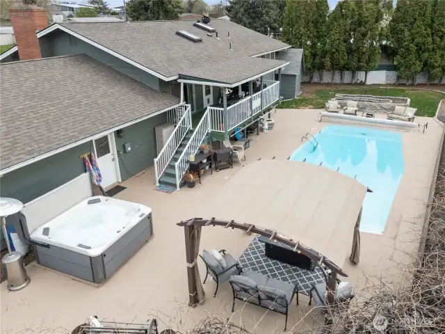 Pool, Pergola, Hot Tub