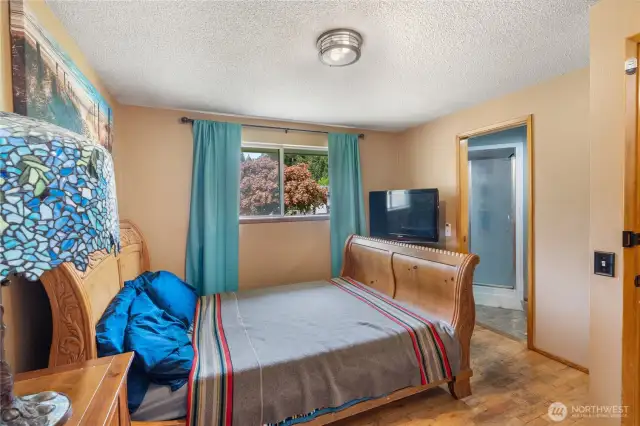 primary with 3/4 bath